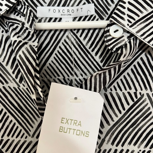 Foxcroft Patterned 100% Tencel Easy Care Button Down Blouse New 14 - Picture 3 of 9